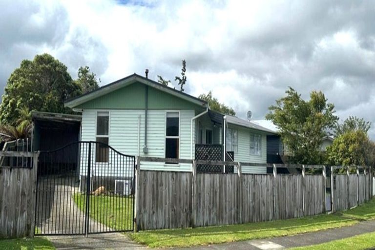 Photo of property in 50 Aniseed Grove, Timberlea, Upper Hutt, 5018