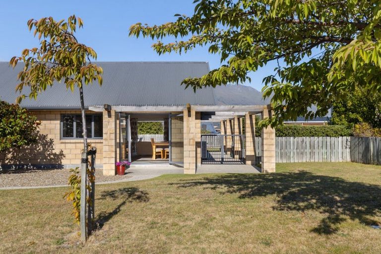Photo of property in 27 Farrant Drive, Wanaka, 9305