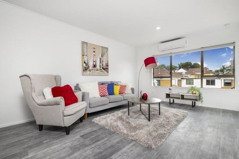 Photo of property in 2/1 Roys Road, Weymouth, Auckland, 2103