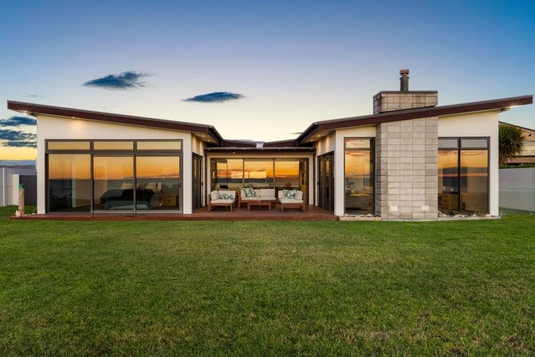 Photo of property in 10 Mer Place, Bay View, Napier, 4104