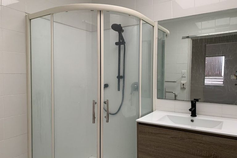 Photo of property in 8 Kayle Glen, West Harbour, Auckland, 0618