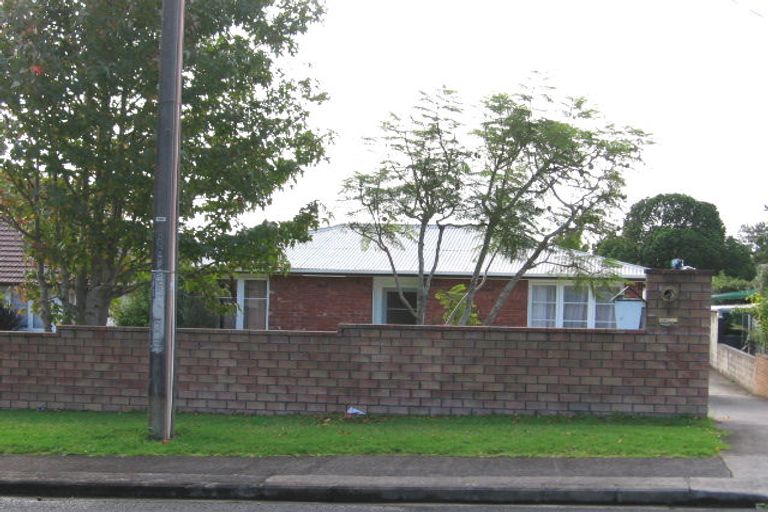 Photo of property in 15 Amberley Avenue, Te Atatu South, Auckland, 0610