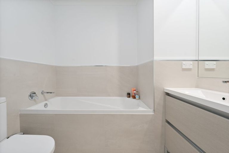 Photo of property in 32c Titoki Street, Te Atatu Peninsula, Auckland, 0610