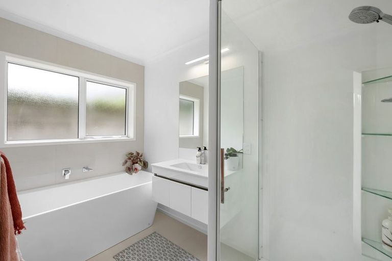 Photo of property in 6a Truby King Street, Merrilands, New Plymouth, 4312