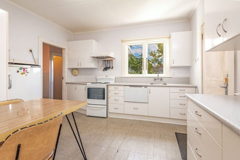 Photo of property in 23 Argyle Avenue, Takaro, Palmerston North, 4410