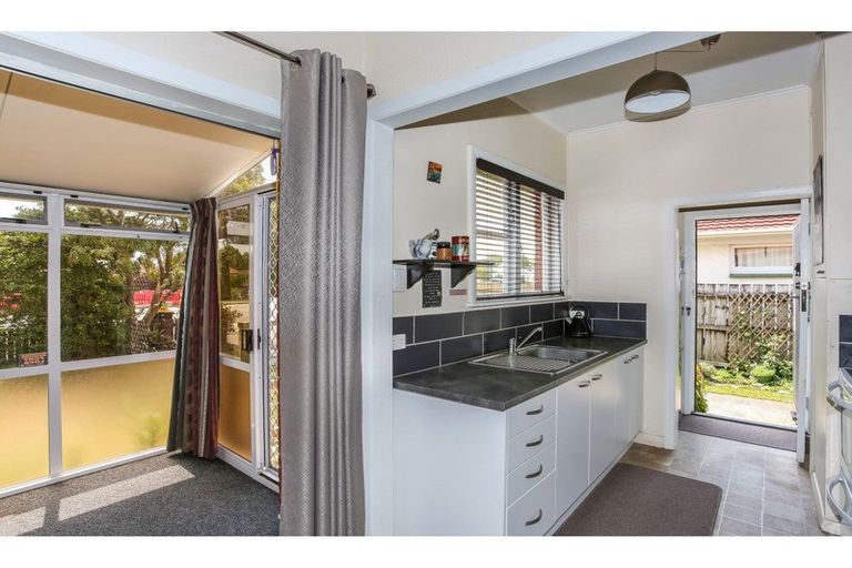 Photo of property in 2/101a Clevedon Road, Papakura, 2110