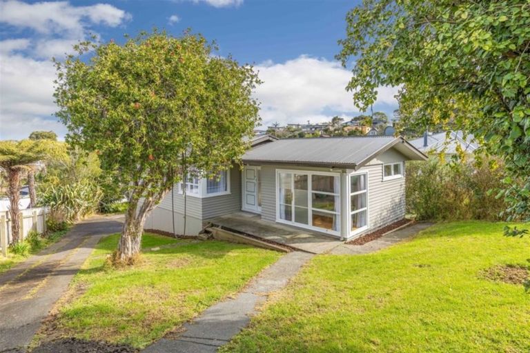 Photo of property in 594 Glenfield Road, Bayview, Auckland, 0629