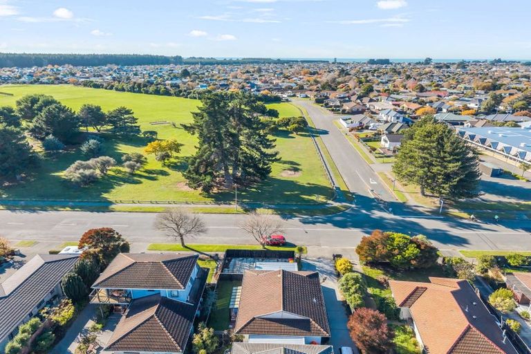 Photo of property in 1/185 Queenspark Drive, Parklands, Christchurch, 8083