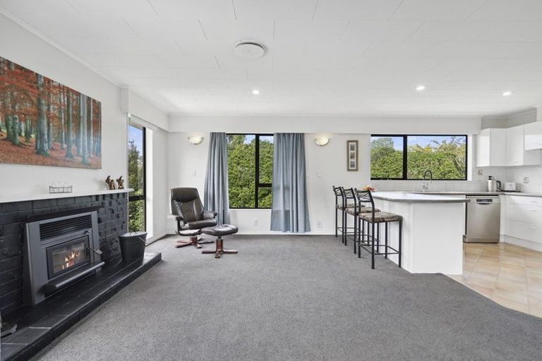 Photo of property in 25 Ngatitoa Street, Tawa, Wellington, 5028