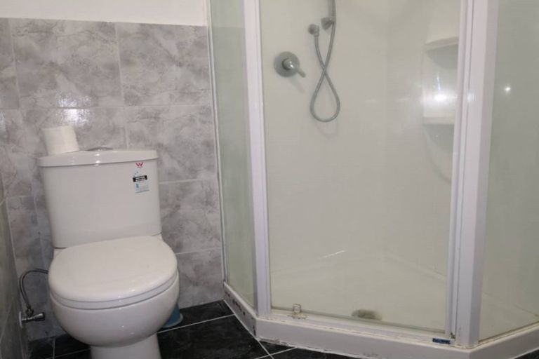 Photo of property in 24 Woodside Avenue, Northcote, Auckland, 0627