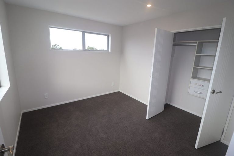 Photo of property in 2b Crystal Avenue, Te Atatu South, Auckland, 0602