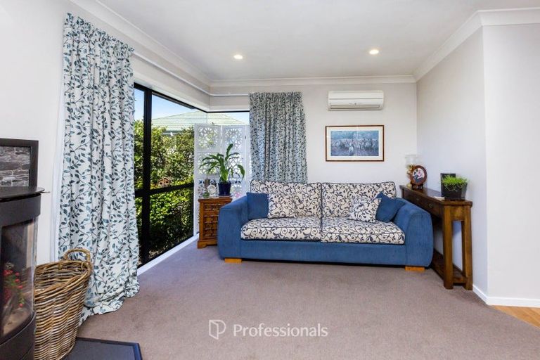 Photo of property in 53 Riverstone Drive, Riverstone Terraces, Upper Hutt, 5018