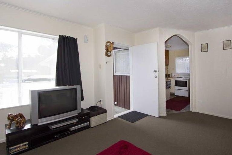 Photo of property in 2/66 Hine Road, Wainuiomata, Lower Hutt, 5014