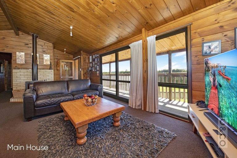 Photo of property in 144 Taupaki Road, Taupaki, Henderson, 0782