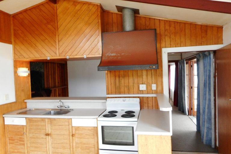 Photo of property in 2 Waimana Road, Conifer Grove, Takanini, 2112