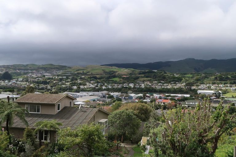 Photo of property in 62a Saint Johns Terrace, Tawa, Wellington, 5028