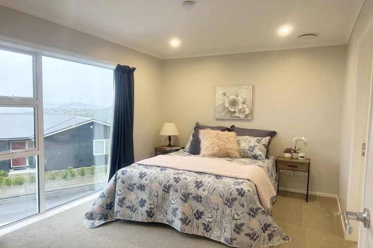 Photo of property in 3 Cessna Way, Newlands, Wellington, 6037