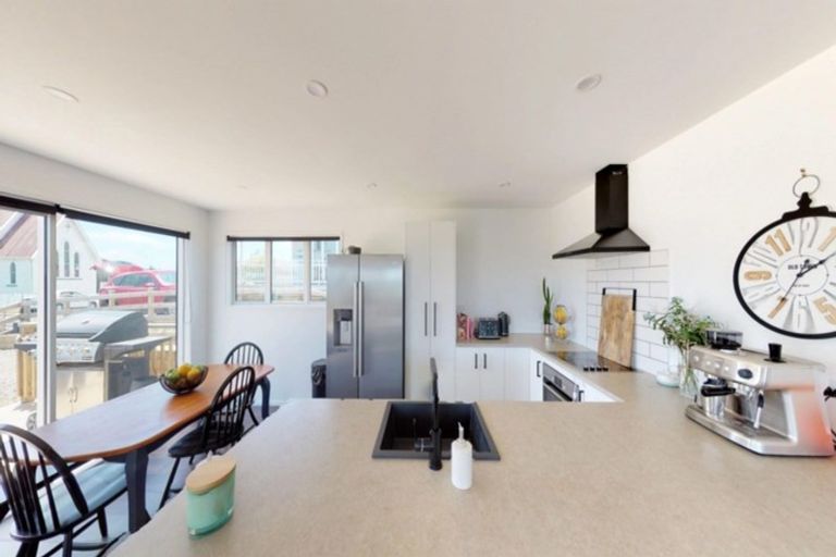 Photo of property in 32 Oxford Street, Whakapirau, Maungaturoto, 0583