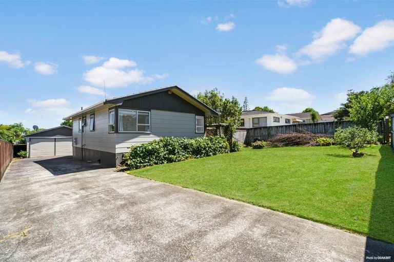 Photo of property in 15 Waari Avenue, Sunnyvale, Auckland, 0612