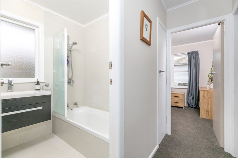 Photo of property in 70 Mount View Road, Melville, Hamilton, 3206