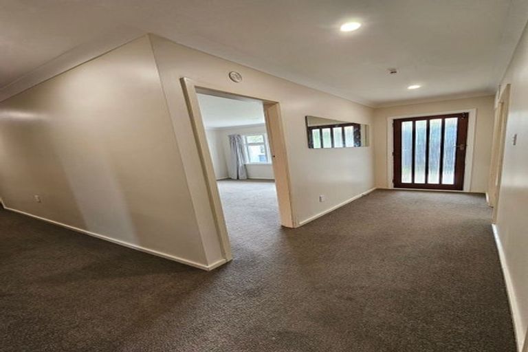 Photo of property in 11 Grimseys Road, Redwood, Christchurch, 8051