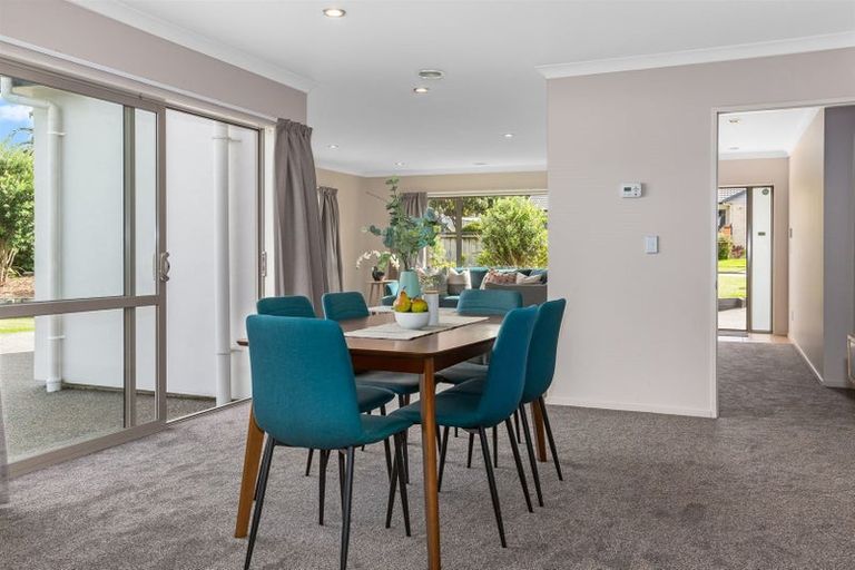 Photo of property in 2 Fiordland Place, Aotea, Porirua, 5024