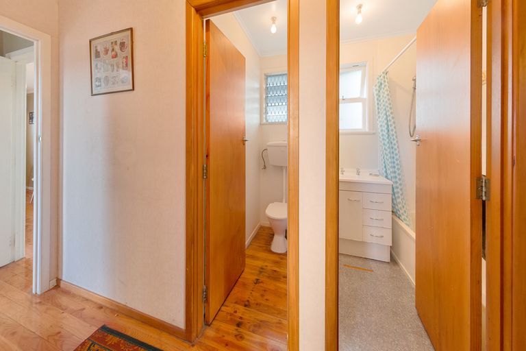 Photo of property in 120 Coronation Road, Mangere Bridge, Auckland, 2022