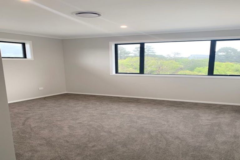 Photo of property in 4 Pateke Drive, Kenepuru, Porirua, 5022