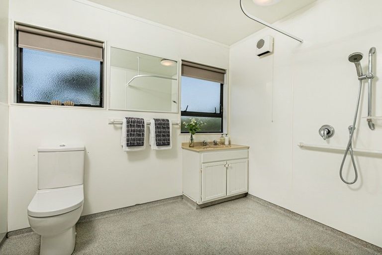 Photo of property in 2/150 Arran Road, Browns Bay, Auckland, 0630