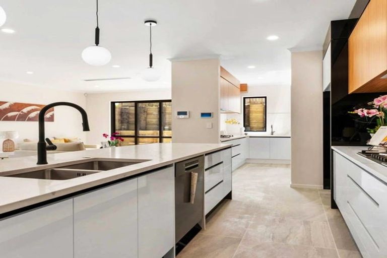 Photo of property in 18 Evergreen Parade, Rosehill, Papakura, 2113