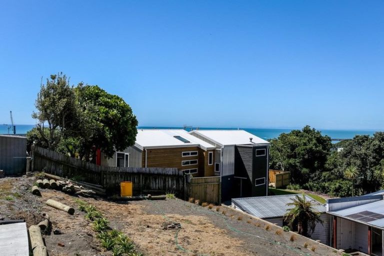 Photo of property in 32 Ngamotu Road, Moturoa, New Plymouth, 4310