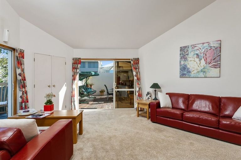Photo of property in 8 Caversham Drive, Torbay, Auckland, 0630
