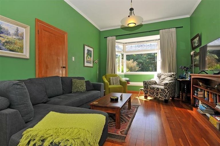 Photo of property in 35 Dorking Road, Brooklyn, Wellington, 6021