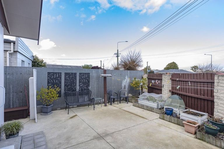 Photo of property in 2/32 Lake Terrace Road, Burwood, Christchurch, 8083