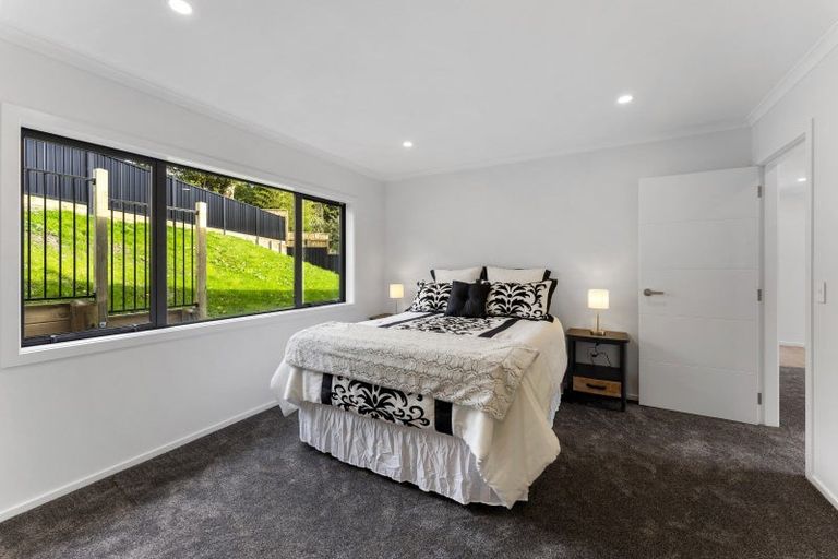 Photo of property in 3 Nikau Lane, Timberlea, Upper Hutt, 5018