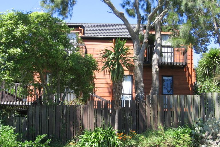 Photo of property in 2/2 Mcglashen Place, Beach Haven, Auckland, 0626