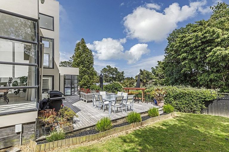 Photo of property in 31 Waipuia Place, Greenhithe, Auckland, 0632