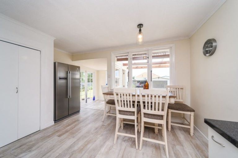 Photo of property in 3 Bristol Crescent, Roslyn, Palmerston North, 4414
