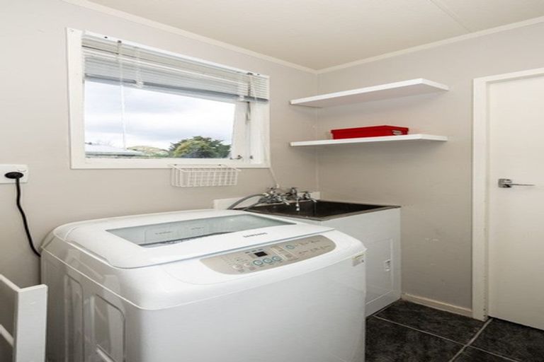 Photo of property in 19 Halswell Crescent, Westbrook, Palmerston North, 4412