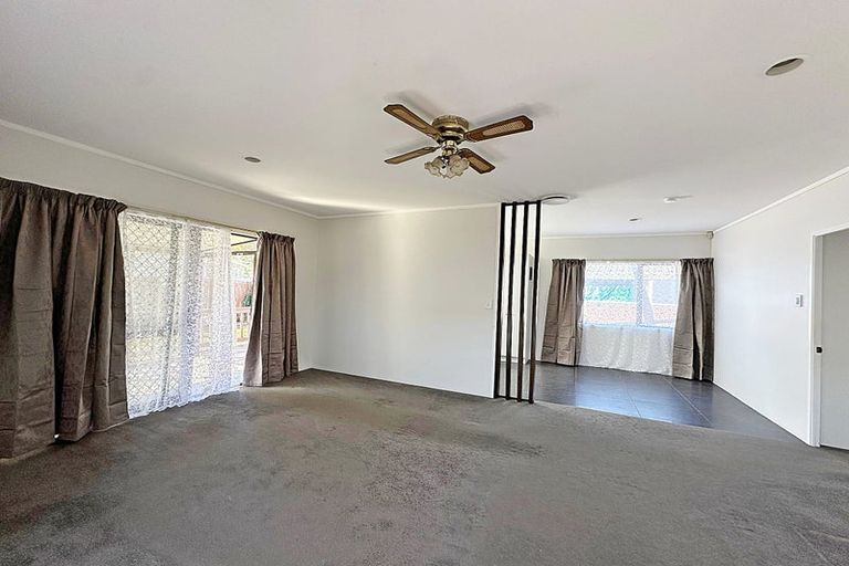 Photo of property in 16 Nerissa Place, Randwick Park, Auckland, 2105