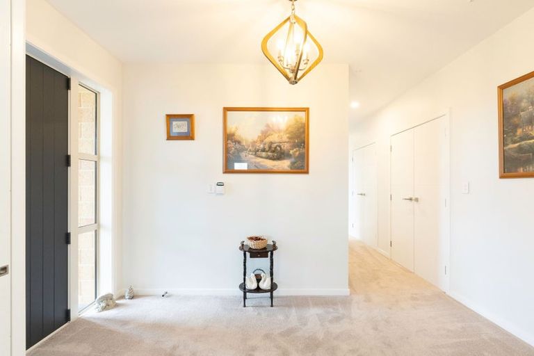 Photo of property in 28 Barry Curtis Place, Levin, 5510