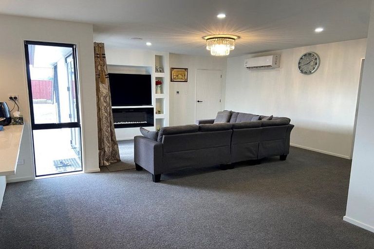 Photo of property in 6 Crosado Place, Rolleston, 7614