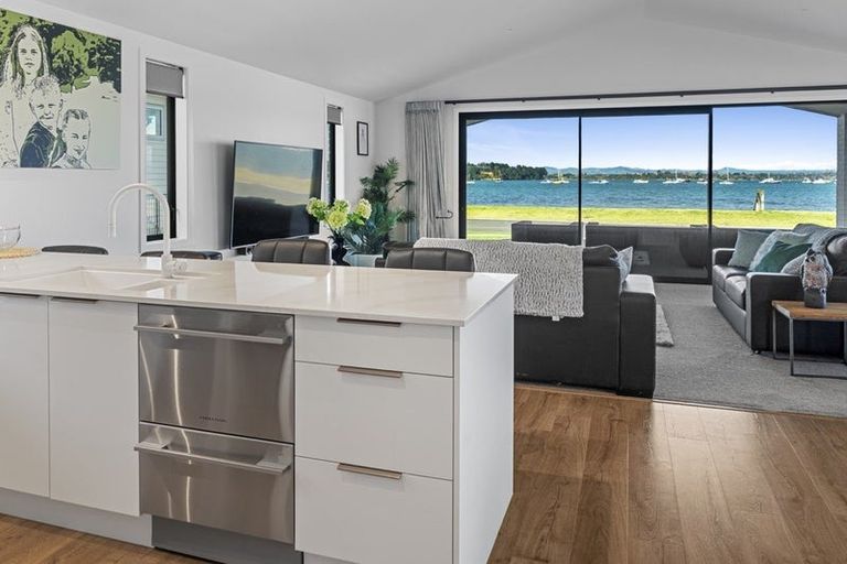 Photo of property in 32 The Esplanade, Omokoroa, 3114