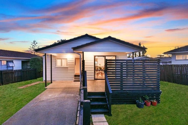 Photo of property in 1/15 Secretariat Place, Randwick Park, Auckland, 2105