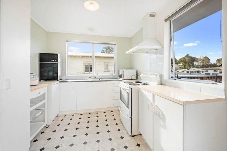 Photo of property in 29 Cyril Crescent, West Harbour, Auckland, 0618