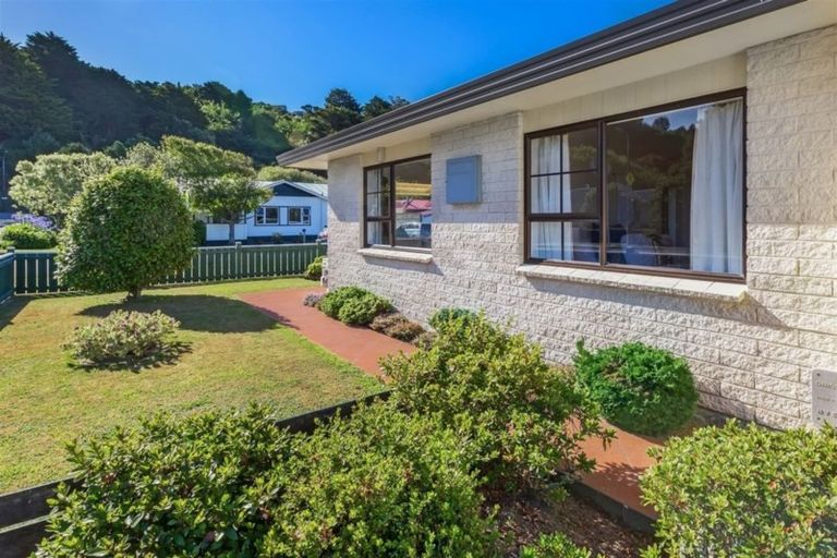 Photo of property in 2 Nathan Street, Tawa, Wellington, 5028