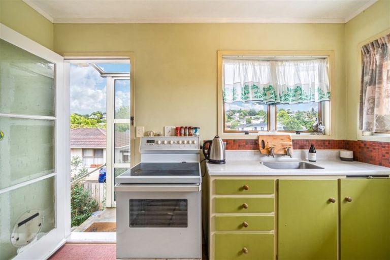 Photo of property in 2/18 Mannering Place, Hillcrest, Auckland, 0627