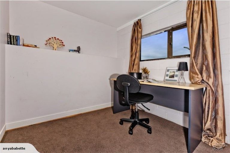 Photo of property in 16 Holiday Road, Stanmore Bay, Whangaparaoa, 0932