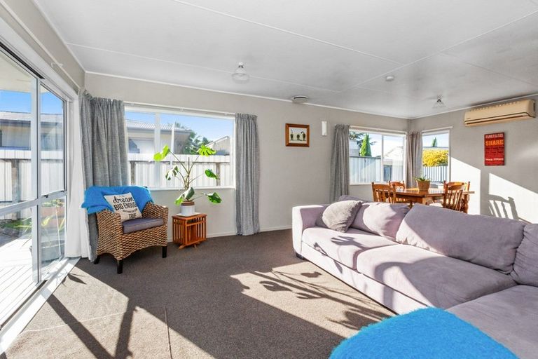 Photo of property in 2/17 Atherfold Crescent, Greenmeadows, Napier, 4112