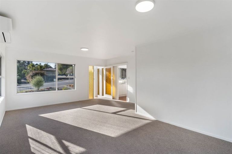 Photo of property in 1/6 Ellice Road, Totara Vale, Auckland, 0629